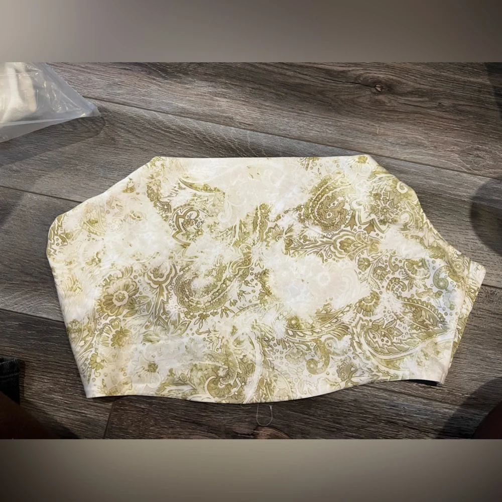 Cropped Chain Tank - Picture 2 of 3